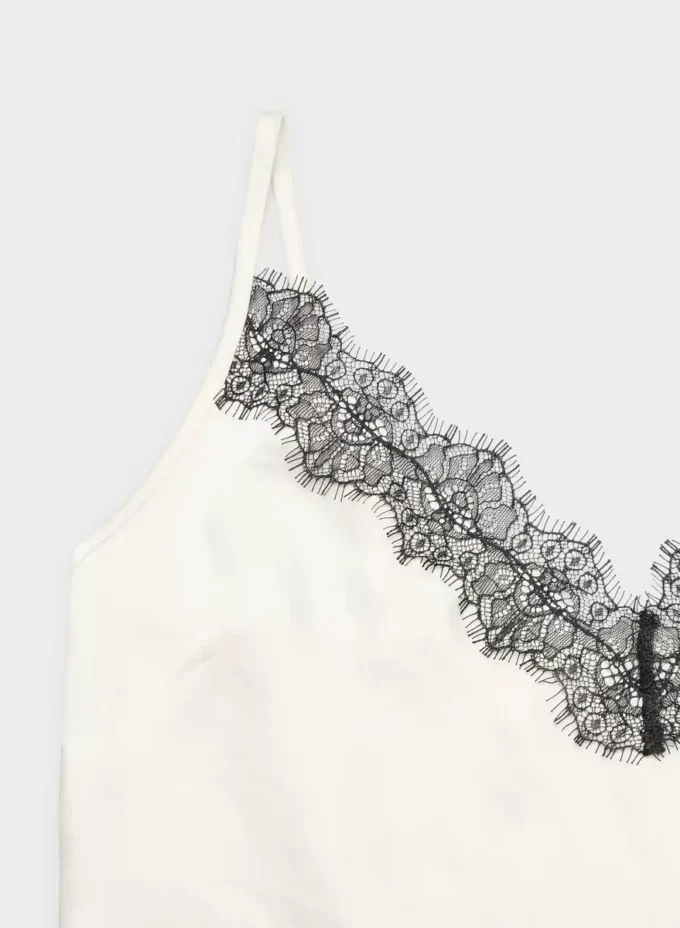 Caraco en satin à motifs