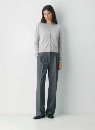 Cardigan à col en V en cachemire Bare d&rsquo;Aritzia