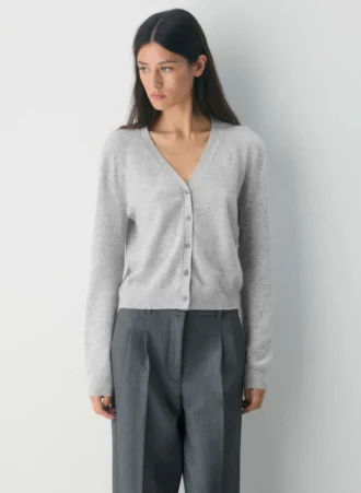 Cardigan à col en V en cachemire Bare d&rsquo;Aritzia