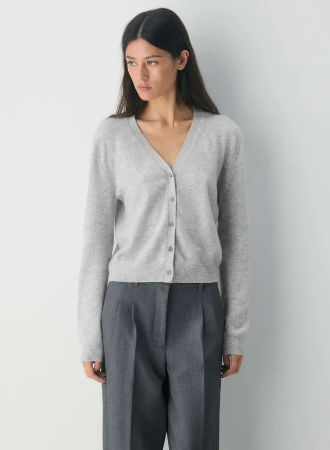 Cardigan à col en V en cachemire Bare d&rsquo;Aritzia