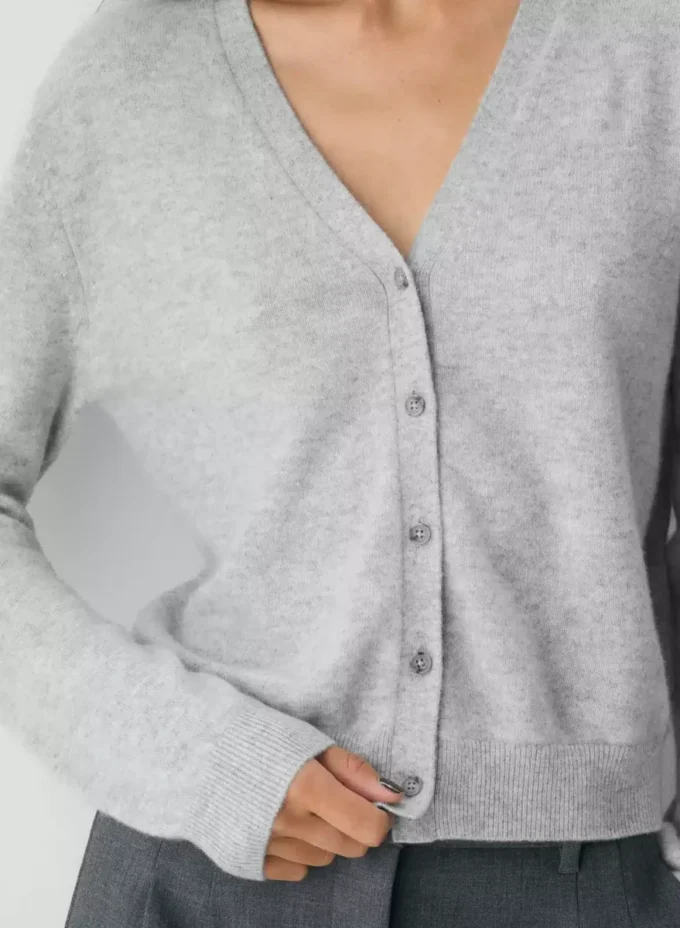 Cardigan à col en V en cachemire Bare d&rsquo;Aritzia