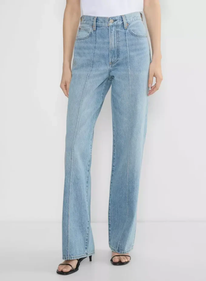 Denim Forum Le jean taille haute à coupe ajustée des années 90