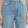 Denim Forum Le jean taille haute à coupe ajustée des années 90
