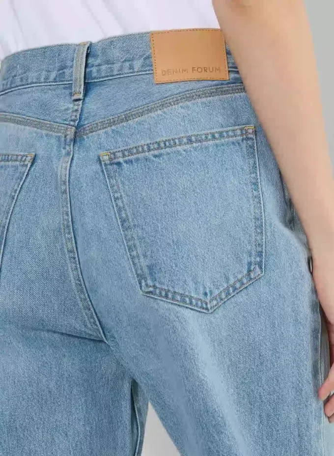 Denim Forum Le jean taille haute à coupe ajustée des années 90