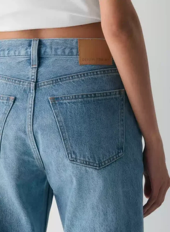 Denim Forum Le jean taille mi-haute à coupe fuselée des années 90
