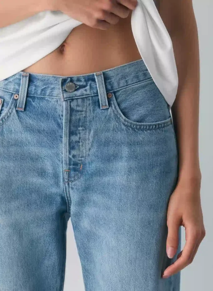 Denim Forum Le jean taille mi-haute à coupe fuselée des années 90