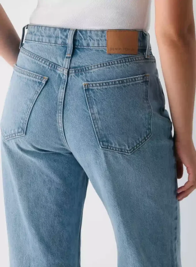Denim Forum The Farrah Jean taille haute à coupe ajustée et large
