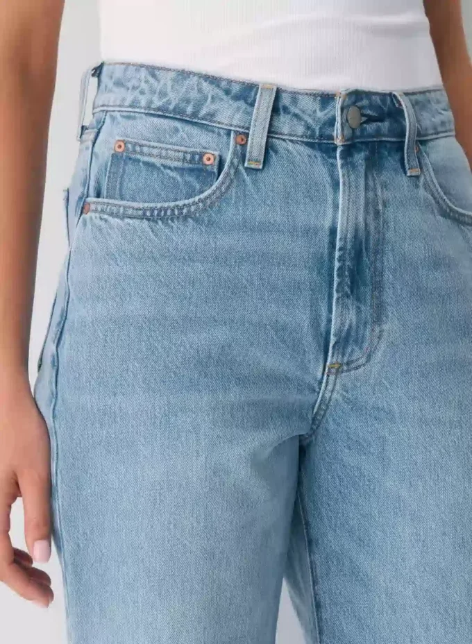 Denim Forum The Farrah Jean taille haute à coupe ajustée et large