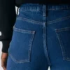 Denim Forum Uma Jean droit taille haute à coupe ajustée
