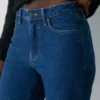 Denim Forum Uma Jean droit taille haute à coupe ajustée