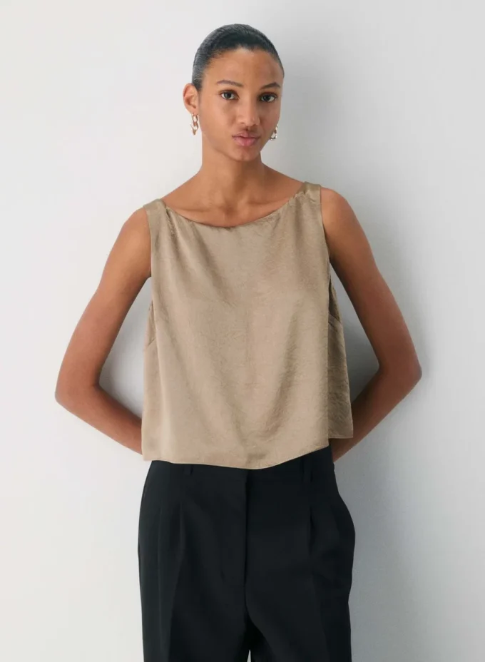 Haut en satin raffiné