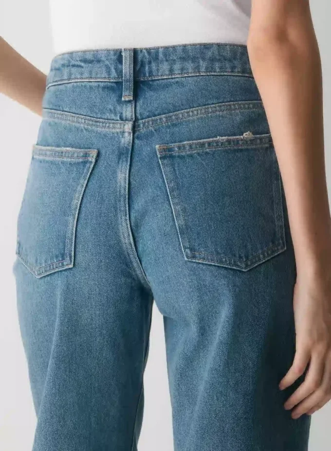 Jean droit à taille mi-haute et coupe décontractée Denim Forum Sadie
