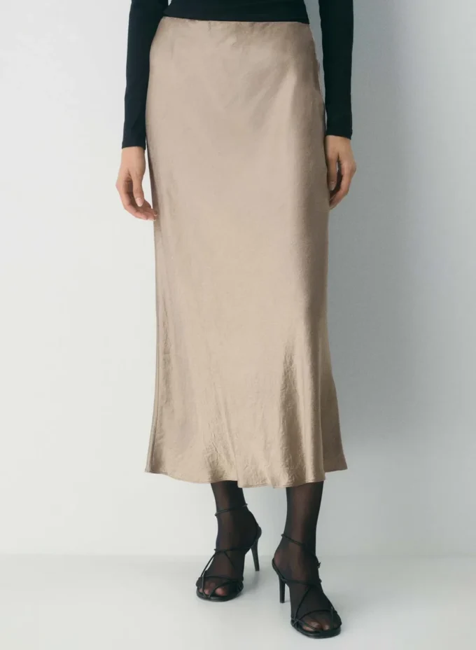 Jupe longue en satin glissant