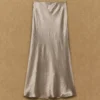 Jupe longue en satin glissant