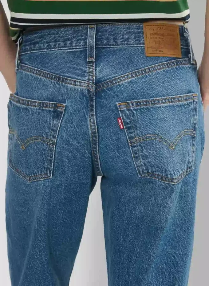 Levi&rsquo;s 501 &rsquo;90s Lightweight Jean