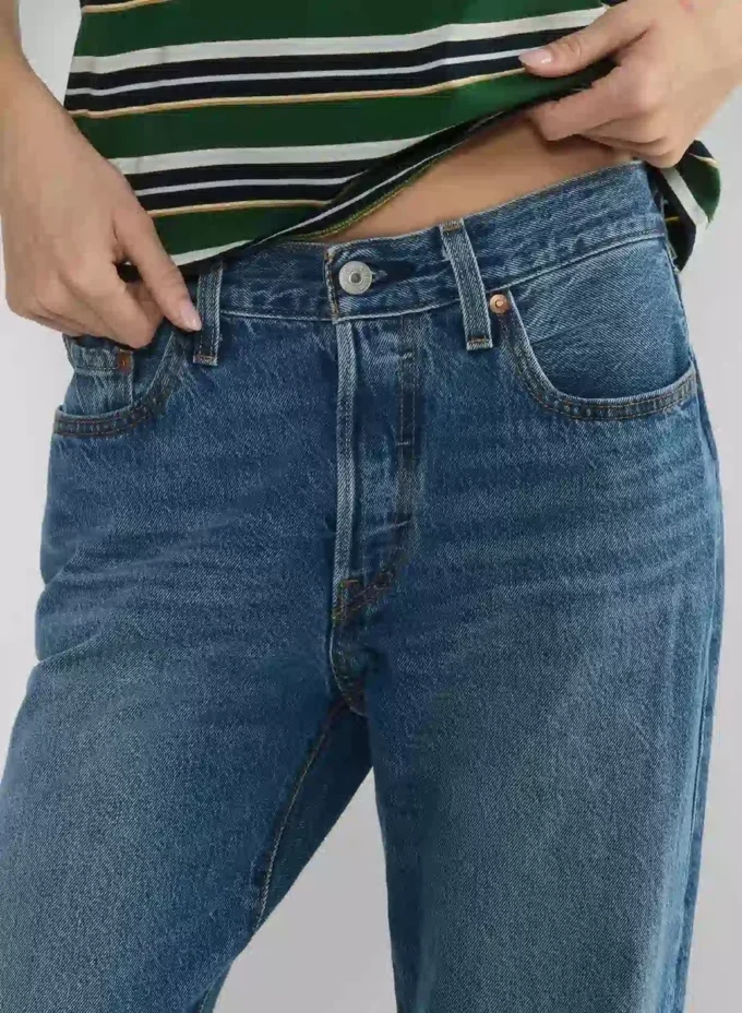 Levi&rsquo;s 501 &rsquo;90s Lightweight Jean