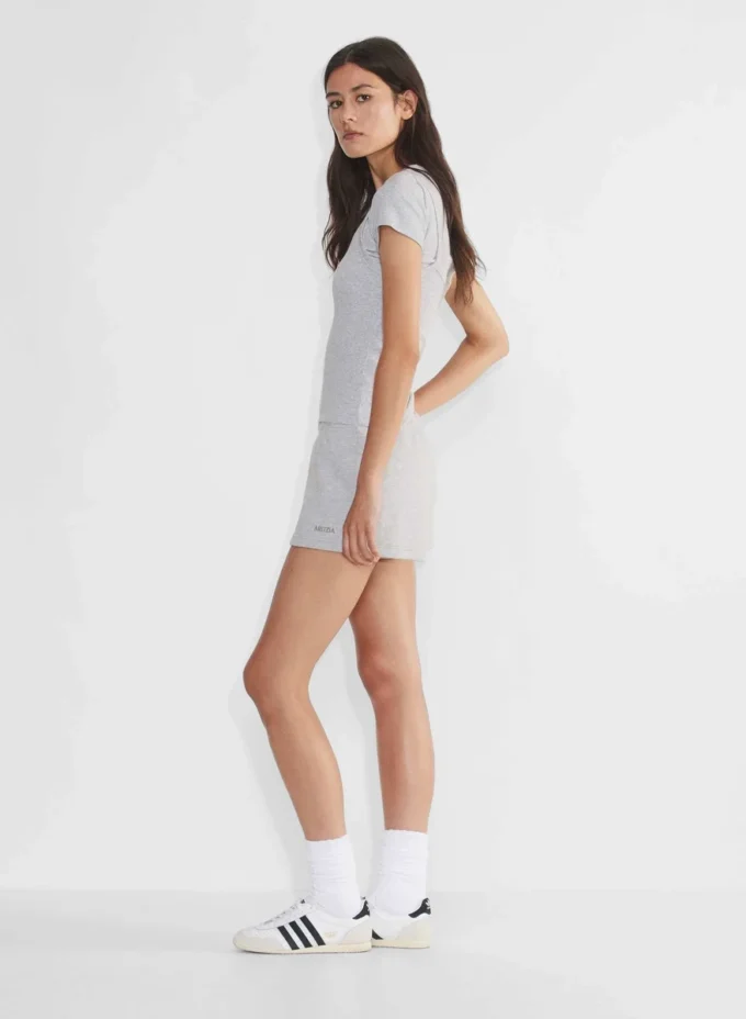 Mini-short boyfriend en molleton confortable à taille basse