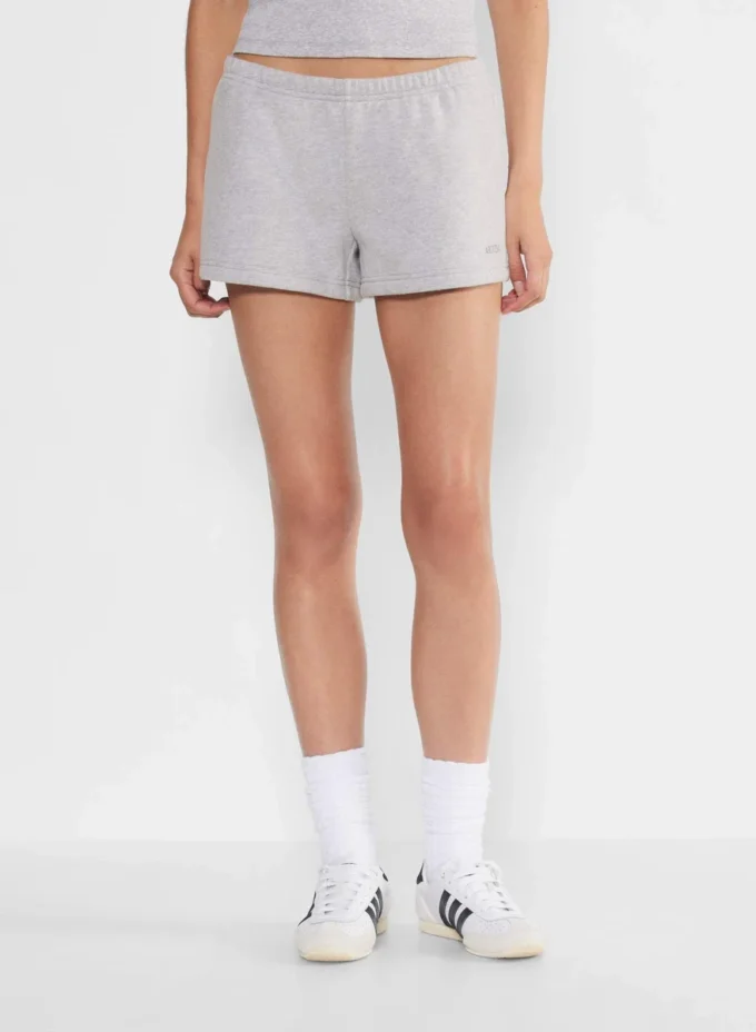 Mini-short boyfriend en molleton confortable à taille basse