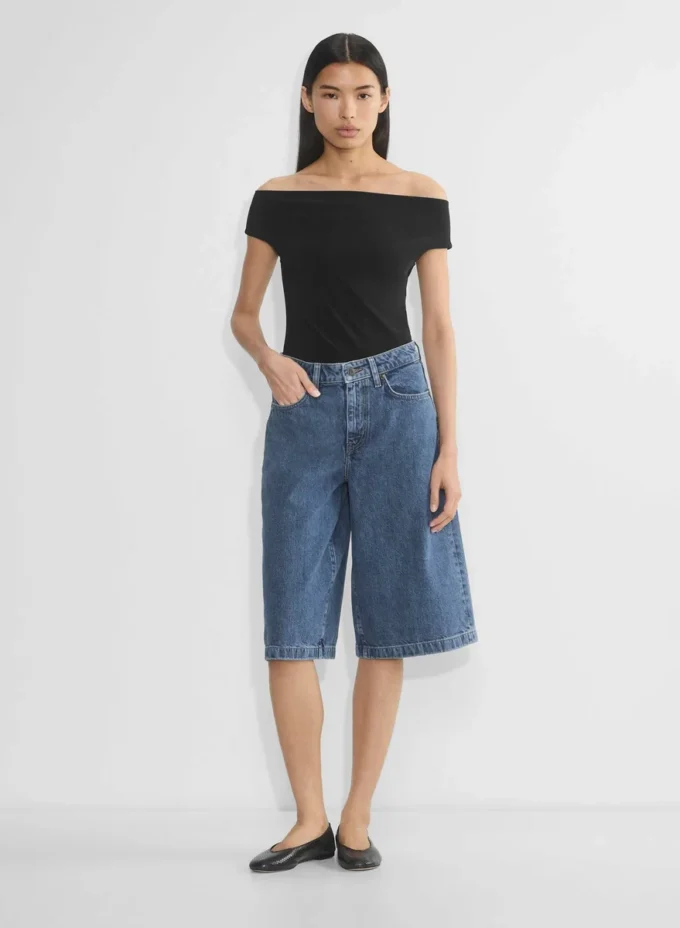 Publicité Short en denim sous le genou