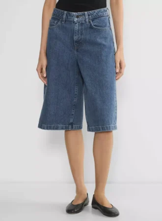 Publicité Short en denim sous le genou