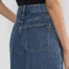 Publicité Short en denim sous le genou