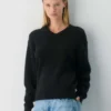 Pull à col en V décontracté en cachemire Essential