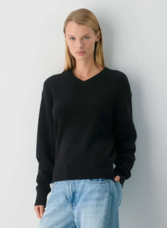 Pull à col en V décontracté en cachemire Essential