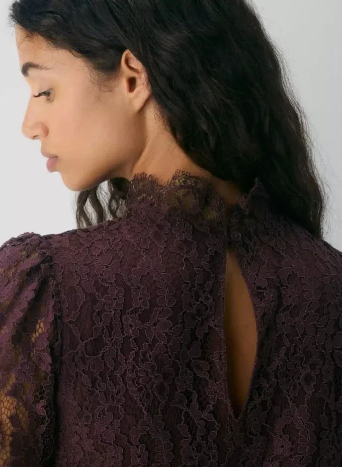 Robe Augustine