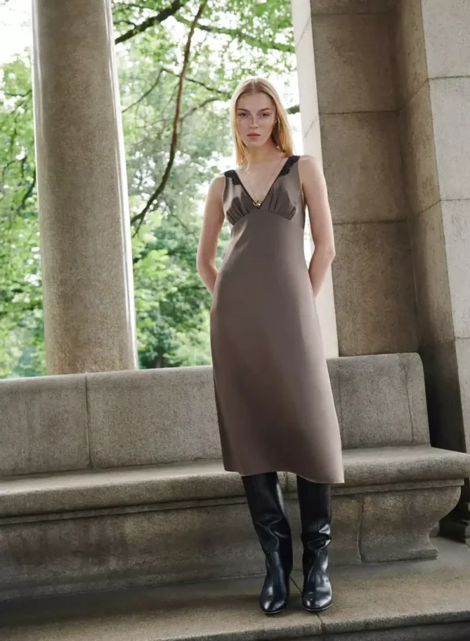 Robe en satin Pavilion