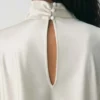 Robe en satin à volants