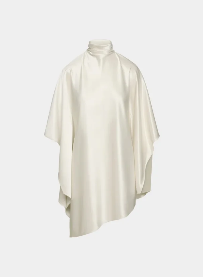 Robe en satin à volants