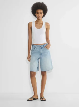 Short baggy Levi&rsquo;s Dad Jort