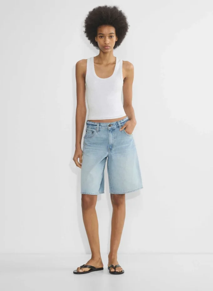 Short baggy Levi&rsquo;s Dad Jort