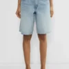 Short baggy Levi&rsquo;s Dad Jort