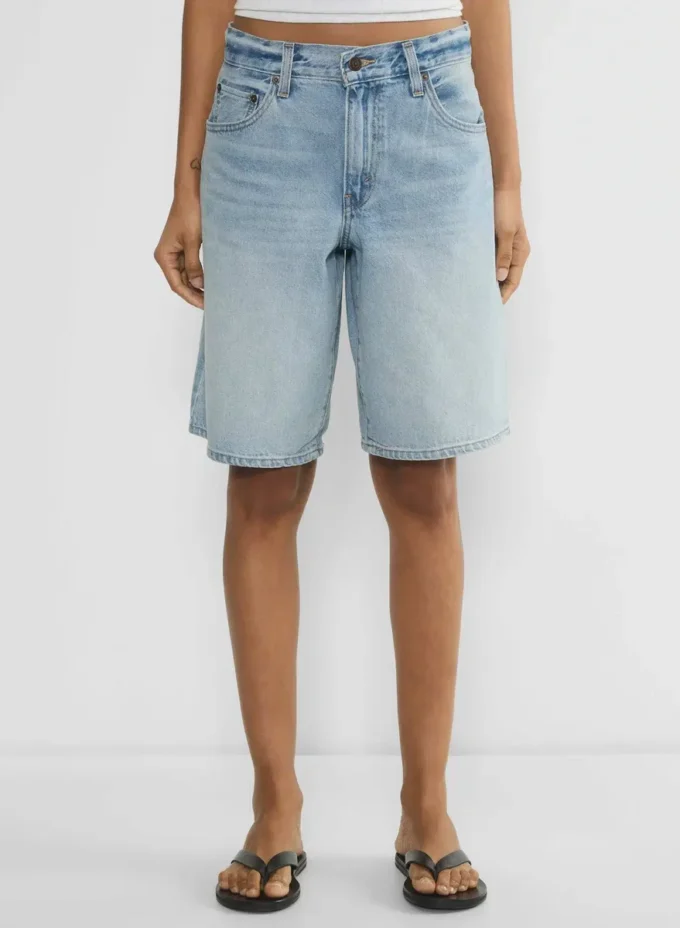 Short baggy Levi&rsquo;s Dad Jort