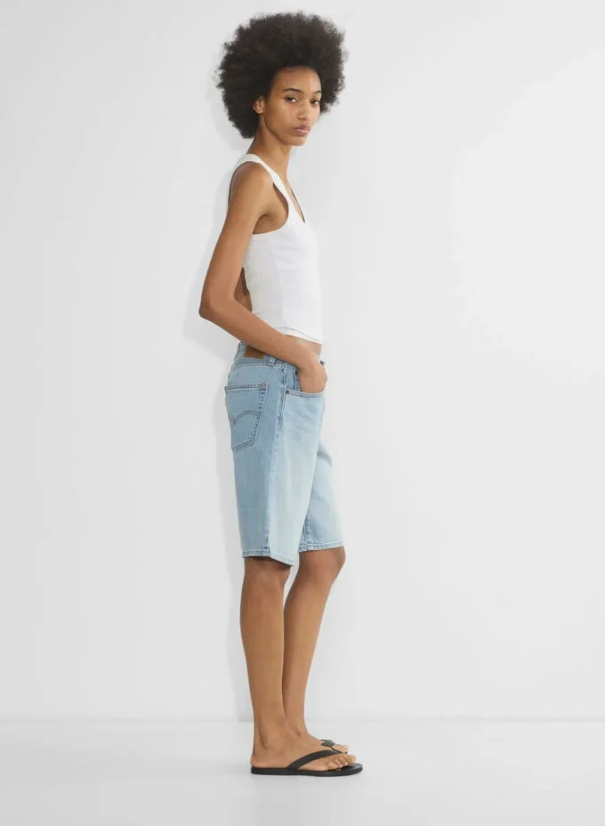 Short baggy Levi&rsquo;s Dad Jort