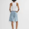 Short baggy Levi&rsquo;s Dad Jort