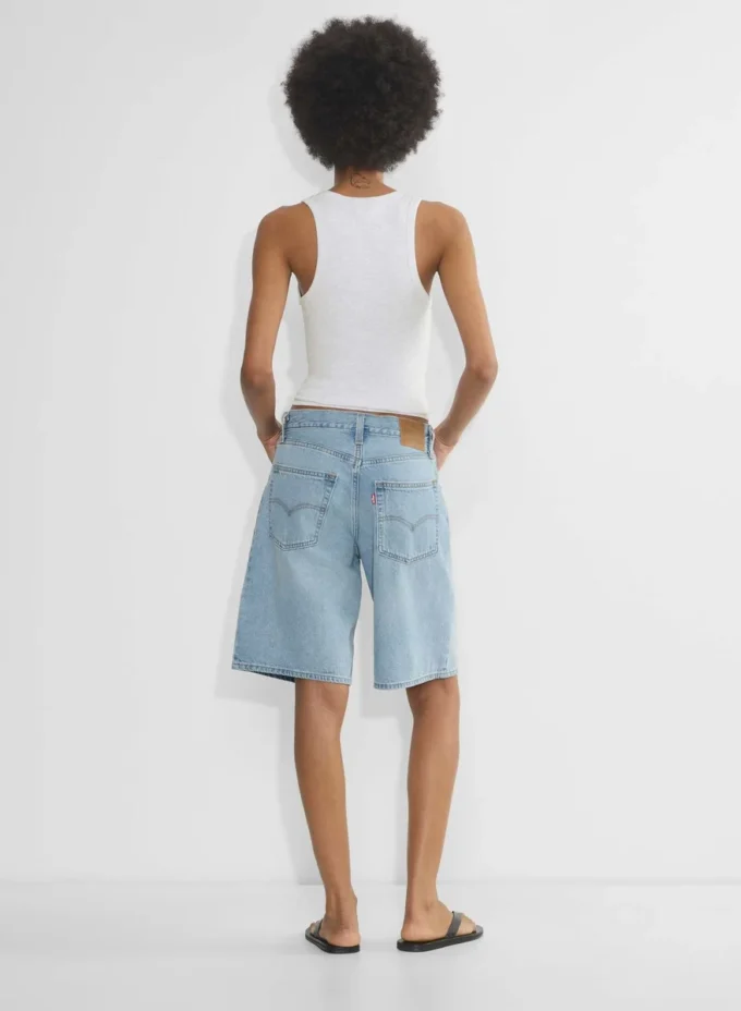 Short baggy Levi&rsquo;s Dad Jort