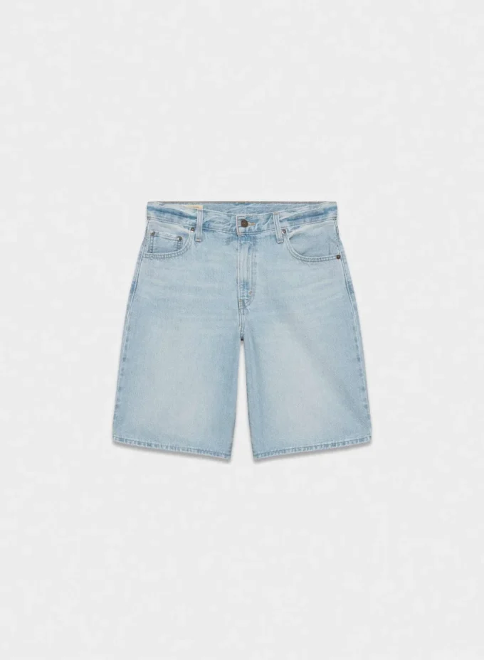Short baggy Levi&rsquo;s Dad Jort