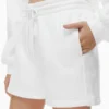 Short boyfriend mi-cuisse en molleton douillet
