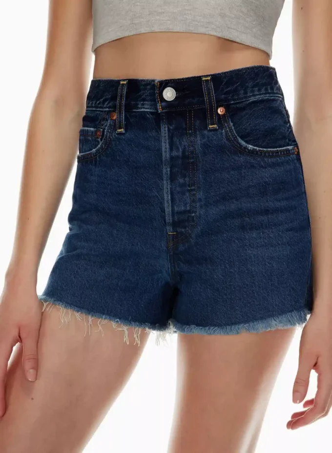 Short Levi&rsquo;s Ribcage