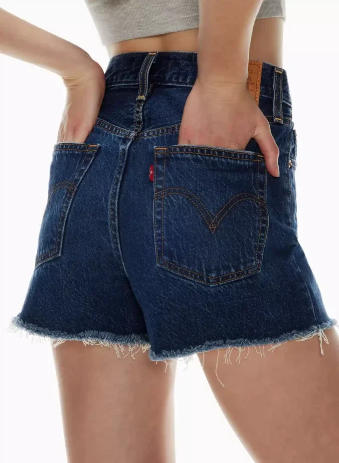 Short Levi&rsquo;s Ribcage