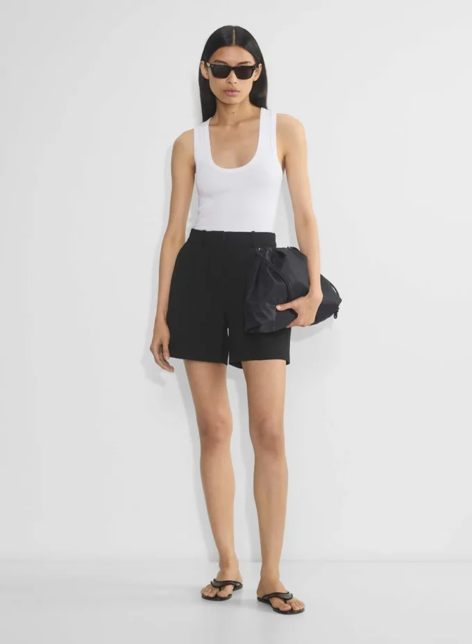 Short plissé mi-cuisse