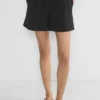 Short plissé mi-cuisse