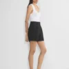 Short plissé mi-cuisse