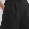 Short plissé mi-cuisse