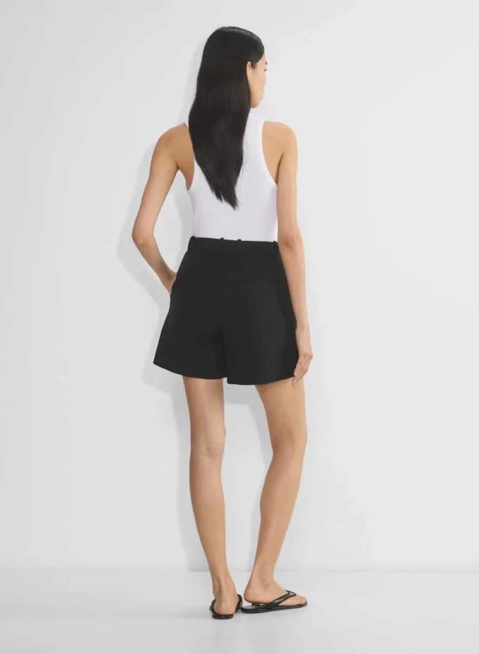 Short plissé mi-cuisse