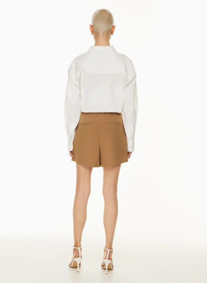 Short plissé mi-cuisse