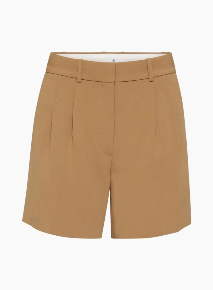 Short plissé mi-cuisse