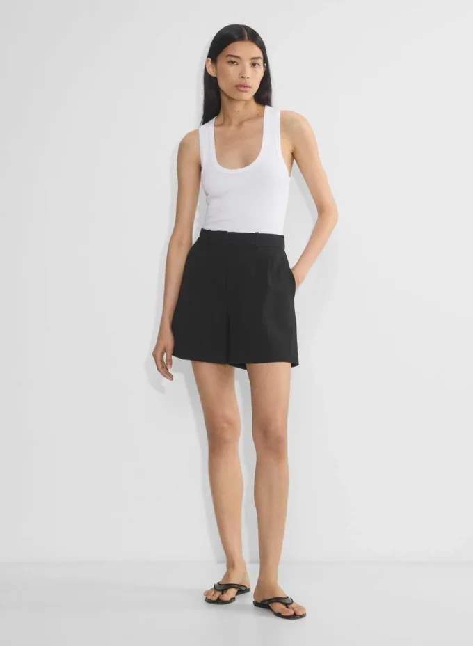 Short plissé mi-cuisse